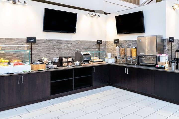 Breakfast area