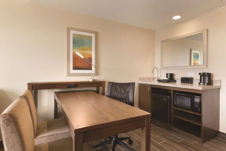 Room 4 of 40