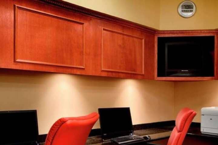 Business Center 44 of 46