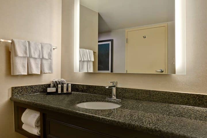 Room 25 of 48